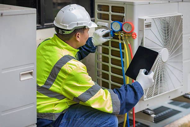 Professional Hvac technician working in South Richmond Hill, NY